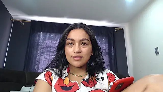 Freechat fairylatin222 on StripChat