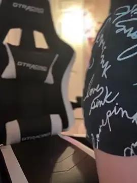 Freechat foxy_ana13 on StripChat