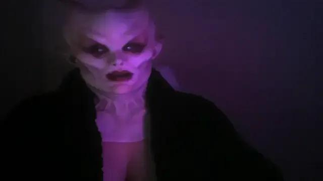 StripChat GothQueenCatrianna is Freechat GothQueenCatrianna — Vibrator on girldick until cum
