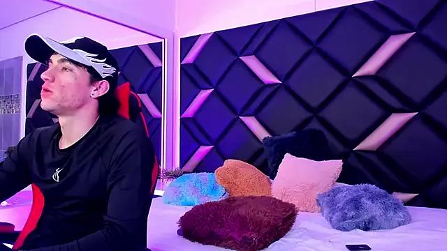 Freechat Handsomeboyss19 on StripChat