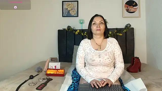 helen_stepmom — Oil body and get naked