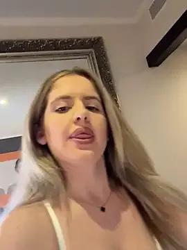 Freechat Holly-Glamour on StripChat