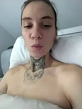 Freechat HoneySquirrel on StripChat