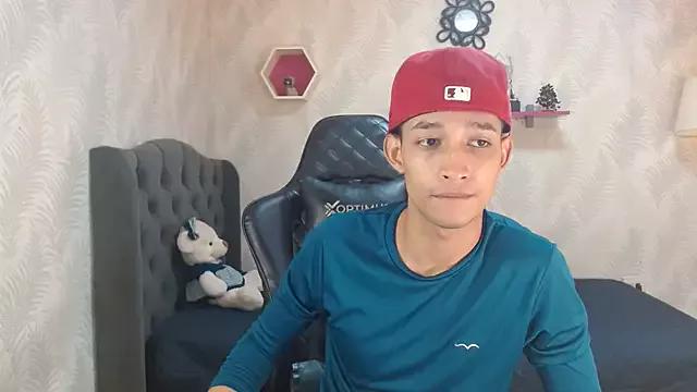 Freechat jose_sexycumm on StripChat