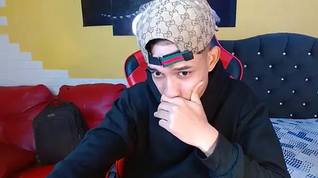 Freechat jose_sexycumm on StripChat