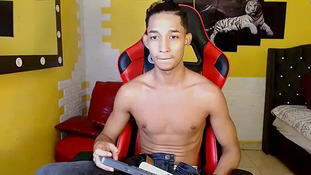 Freechat jose_sexycumm on StripChat