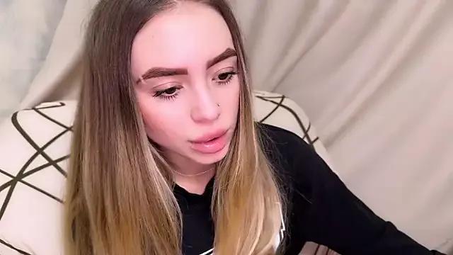 StripChat Juliamiracle is Freechat Juliamiracle — Look under my top