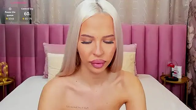 Freechat KailaCrystall on StripChat