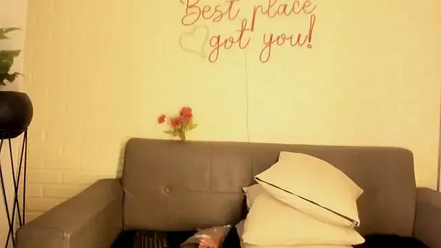 Freechat karina_gomez_18 on StripChat