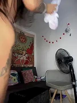 Freechat kiaraglam2 on StripChat