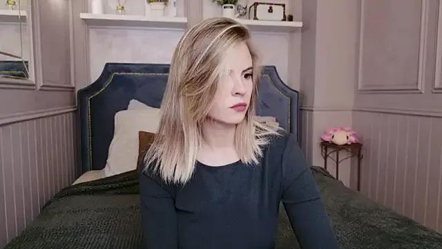 StripChat KiaraRolls is Freechat KiaraRolls — stand up and turn