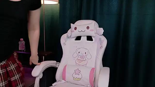 Freechat KikiMoor on StripChat