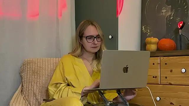 StripChat KiraxFate is Freechat KiraxFate — red lips