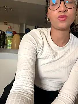 StripChat Lauyako_974 is Freechat Lauyako_974 — je me doigte + zoom pussy and ass