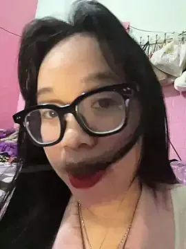 Leeeeiu on StripChat