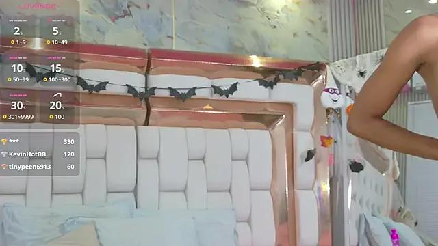 Freechat littleebonymommy on StripChat