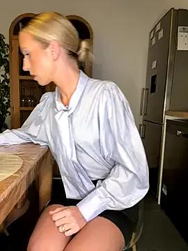 Freechat lola_tentatiion on StripChat