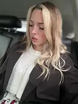 Freechat LoraaDoll on StripChat