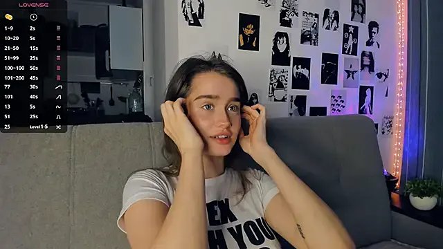 Freechat lovelyalivia on StripChat