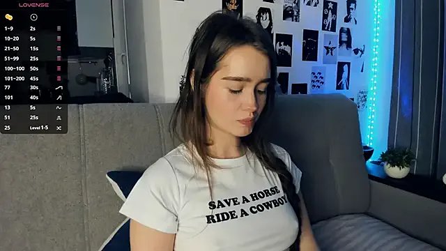 Freechat lovelyalivia on StripChat