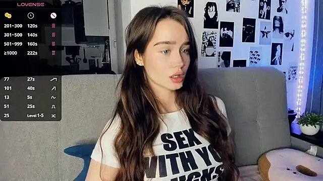 Freechat lovelyalivia on StripChat