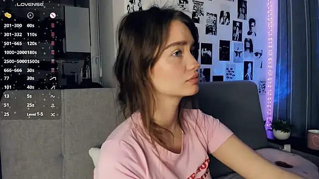 Freechat lovelyalivia on StripChat