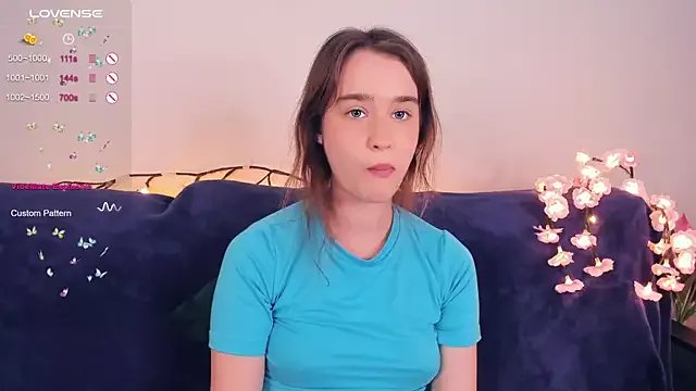 Freechat lovelyalivia on StripChat