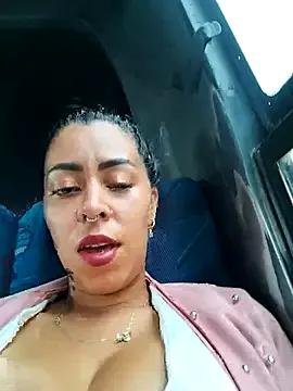 Luianna — Public squirt explosion