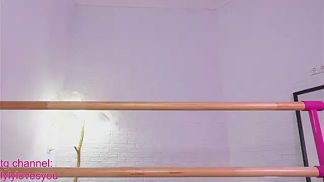 lylylovesyou on StripChat 