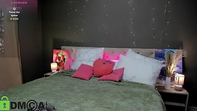 Malika_Raspberry on StripChat