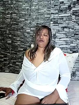 Mammabear_4u on StripChat 