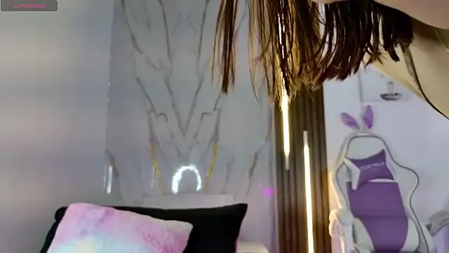 Freechat mia_099 on StripChat