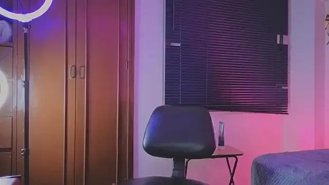 StripChat MiaCollinssx is Freechat MiaCollinssx — Cameltoe + Facesiting