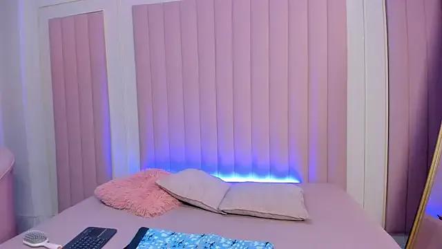 Freechat milaowens on StripChat