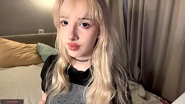 Milkmoriee — boobs show