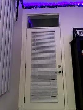 Freechat moan4mona on StripChat