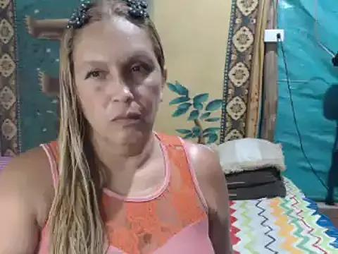 Freechat mom_son_dirty on StripChat