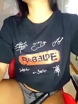 Freechat moreninhasilva on StripChat