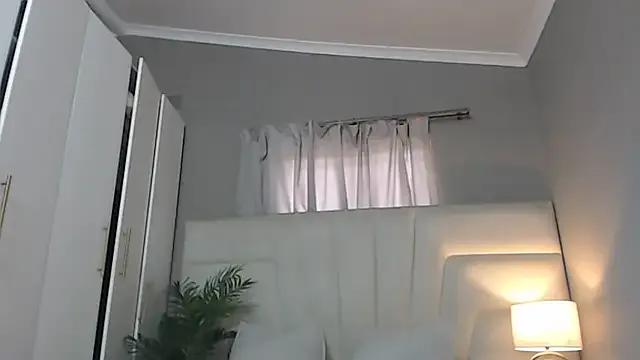 Freechat naughtyblackdolie on StripChat