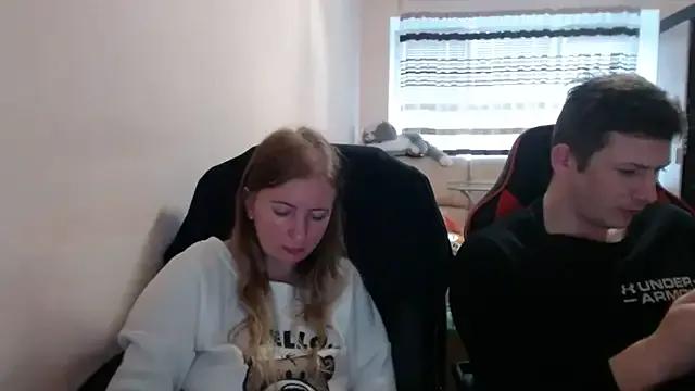 Group PeterAndJen on StripChat