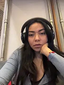 Freechat PetitLumiere on StripChat