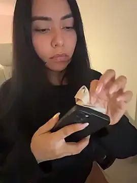 Freechat PetitLumiere on StripChat