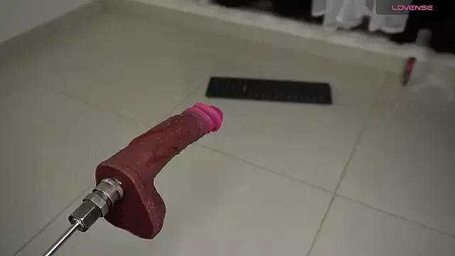 Freechat Playful_Adriana on StripChat