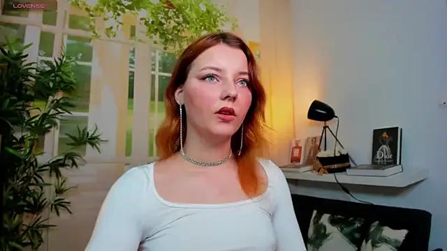 Freechat pretty_little_thing on StripChat