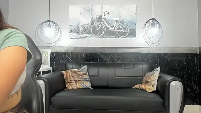 StripChat RoxyVixen is Freechat RoxyVixen — oil on my ass + spanks