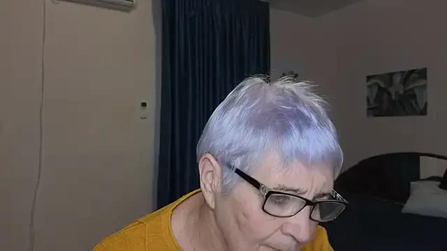 Sandra_Snowflake — OIL SHOW