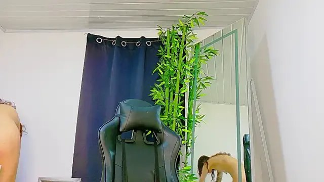 Freechat scarlet-jonesx on StripChat