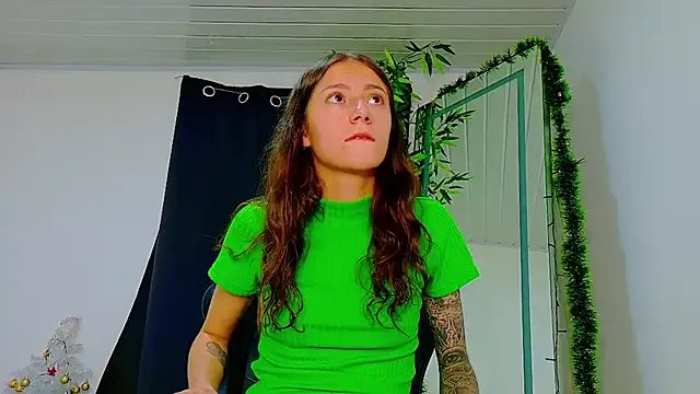 Freechat scarlet-jonesx on StripChat