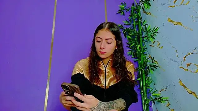 Freechat scarlet-jonesx on StripChat