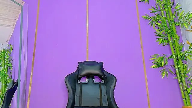 Freechat scarlet-jonesx on StripChat